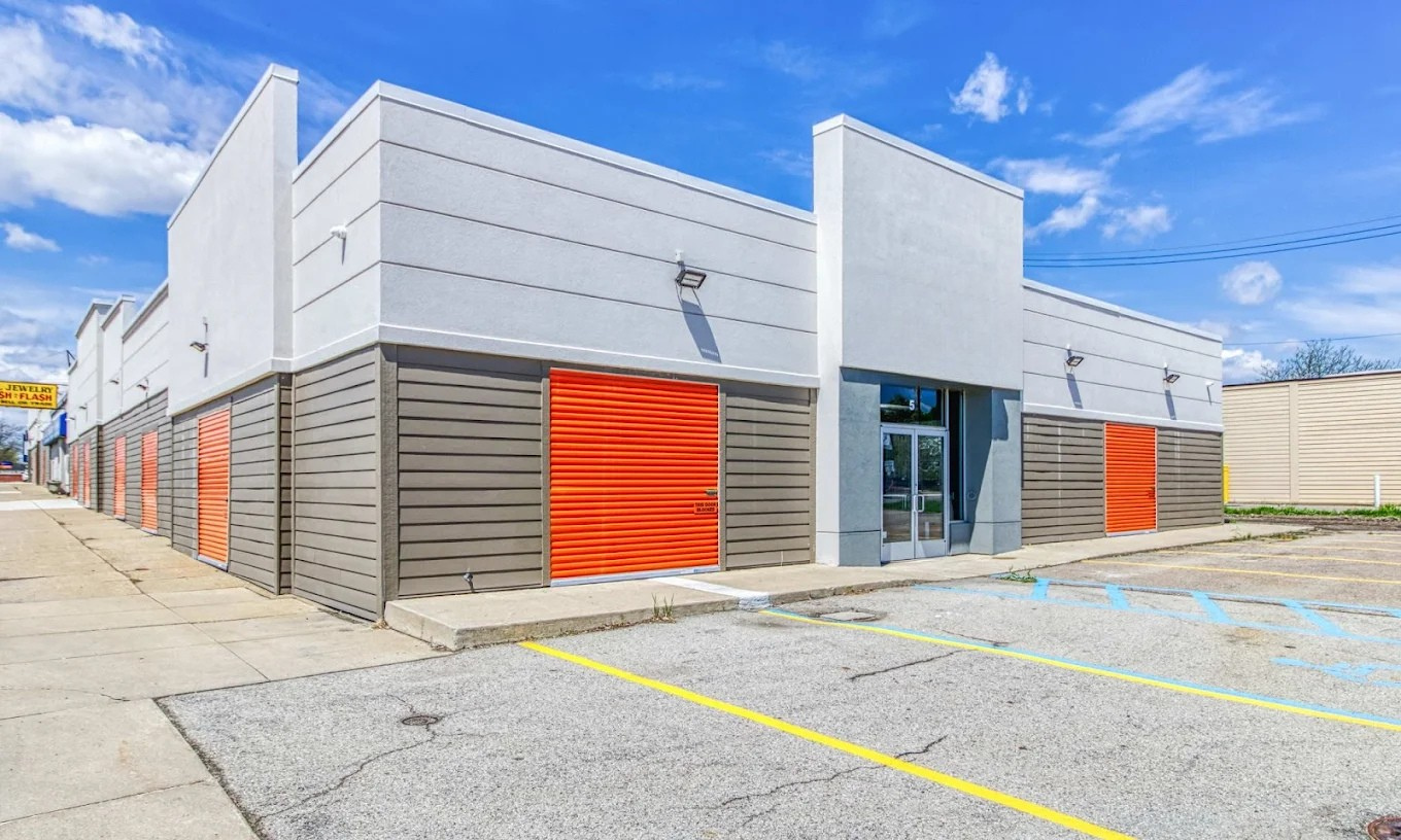 National Storage Waterford - Telegraph 930 W Huron Street Waterford Township, MI 48328